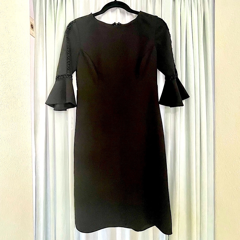 Chaps - Three quarter sleeve midi dress. 94 % polyester and 6% elastane.